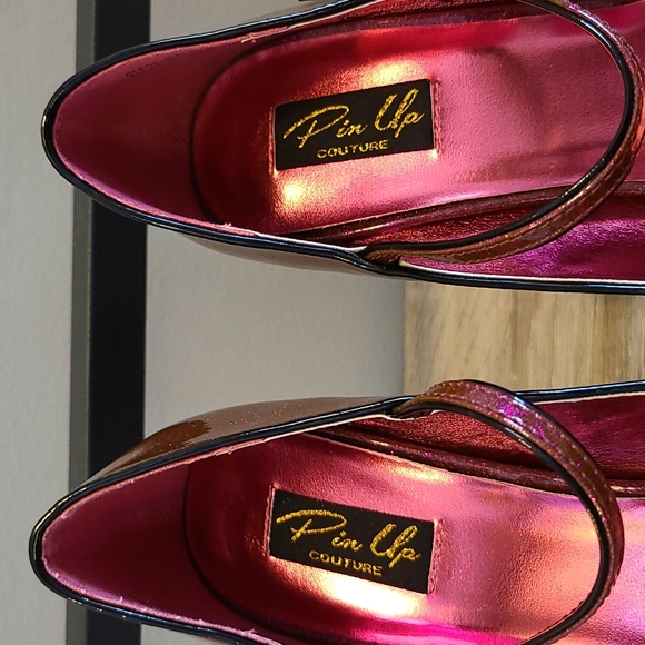 🌈NWOB Pin Up Couture Pleasure Pump in Fushia Patent Glitter/Black - Picture 4 of 12